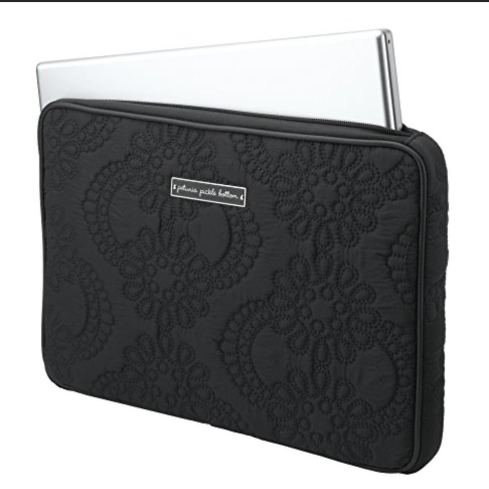NWT Carried Away Central Park North Stop Laptop Case